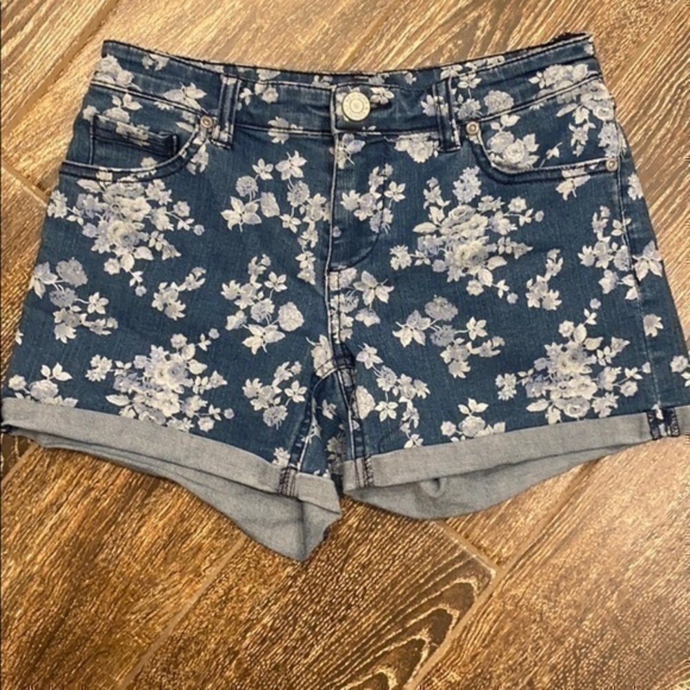 New York & Company Flower Shorts Size 0